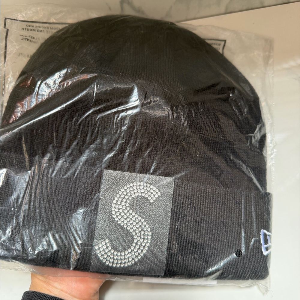 Supreme × New Era x Swarovski Beanie